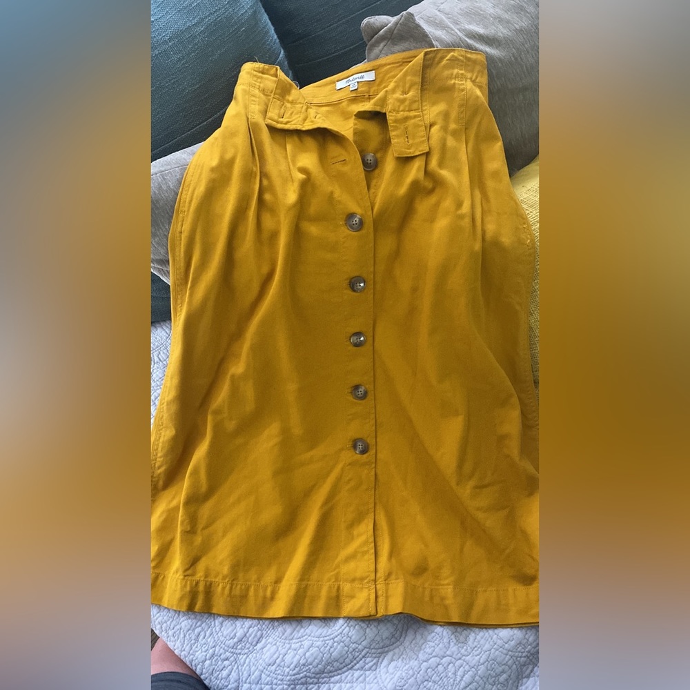 Madewell knee length skirt, fits like a 2 if you wear it higher on your waist